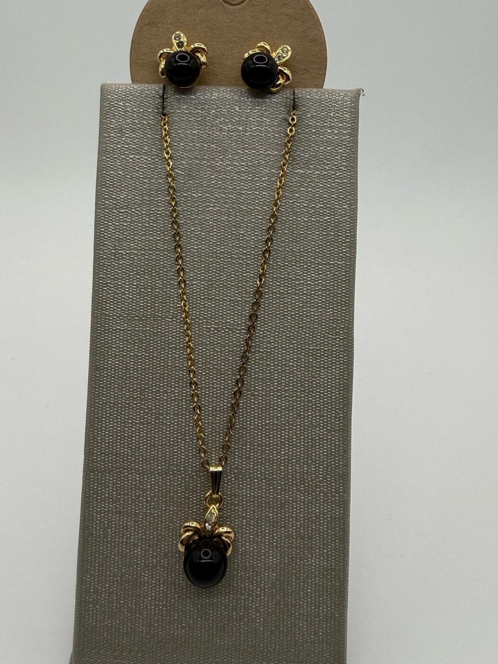 Gold Tone Black Cabochon Rhinestone Necklace & Earrings Set 17.5” Like New